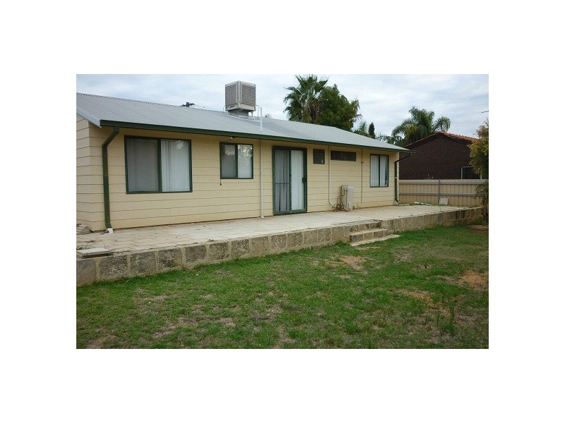 80 Kitchener Road, Merredin WA 6415