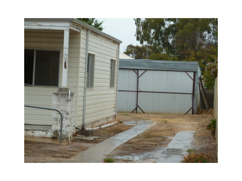 16 Macdonald Street, Quairading WA 6383