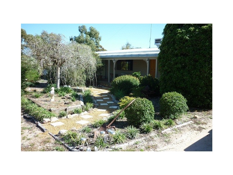 13 Lukin Street, Merredin WA 6415