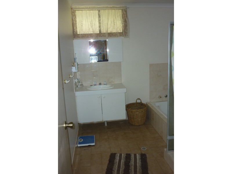 13 Lukin Street, Merredin WA 6415