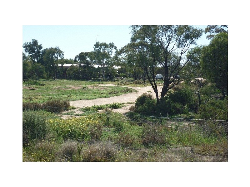 13 Lukin Street, Merredin WA 6415