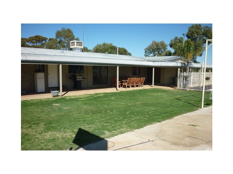 13 Lukin Street, Merredin WA 6415