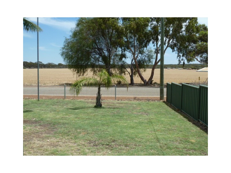 9 Ashton Street, Quairading WA 6383