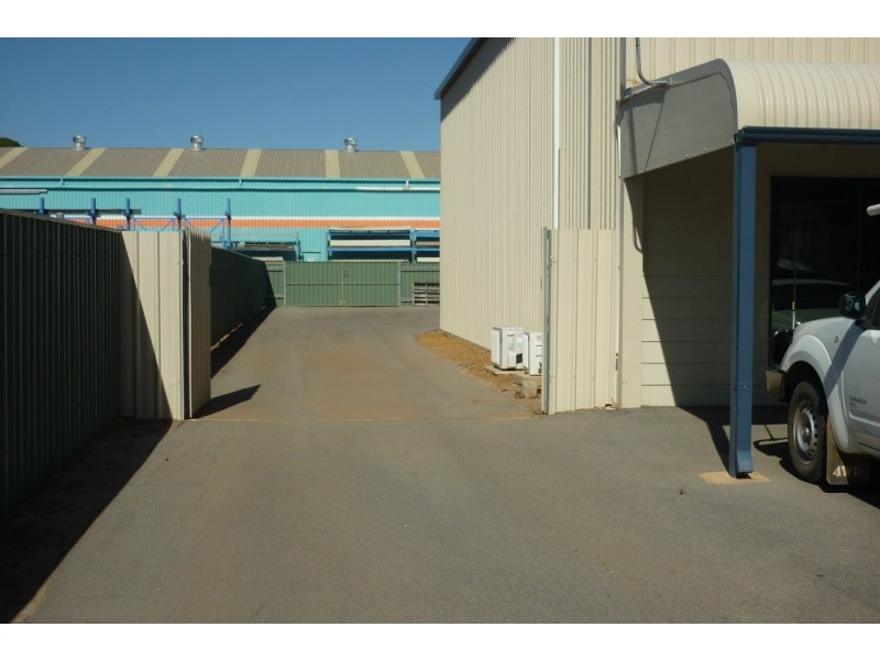 7 Queen Street, Merredin WA 6415