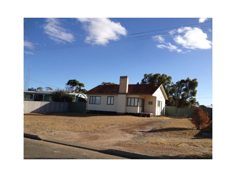 25 House Street, Gnowangerup WA 6335