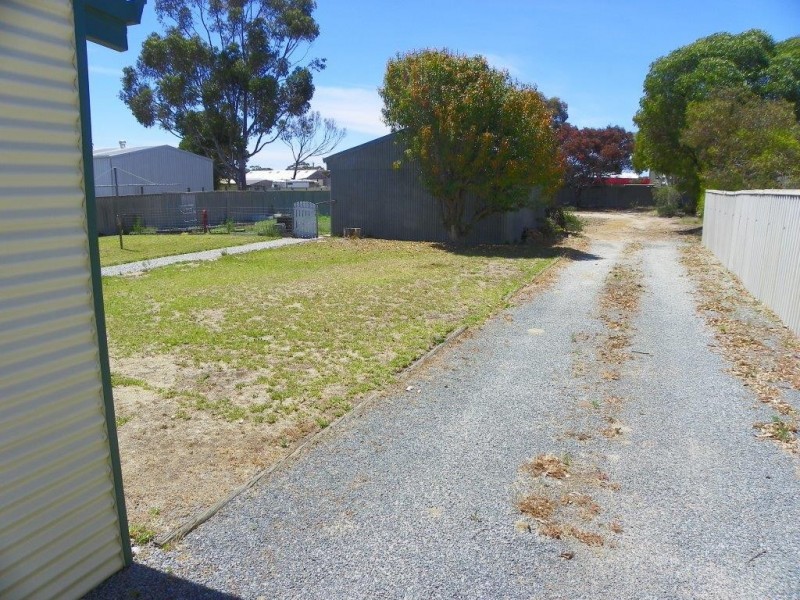 9 Aylmore Street, Gnowangerup WA 6335