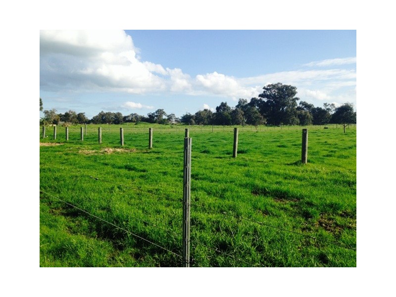 92 Sixth Street, Harvey WA 6220