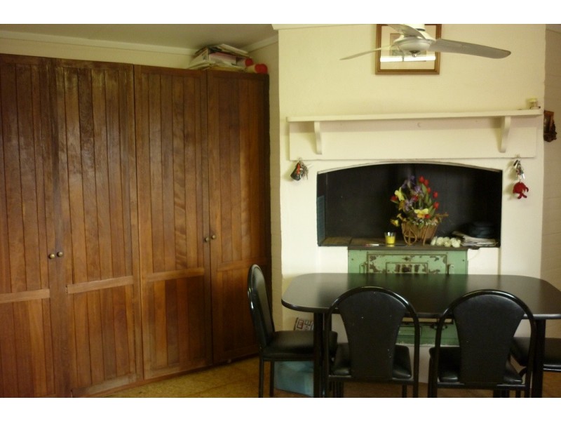 4 Ellis Road, Merredin WA 6415