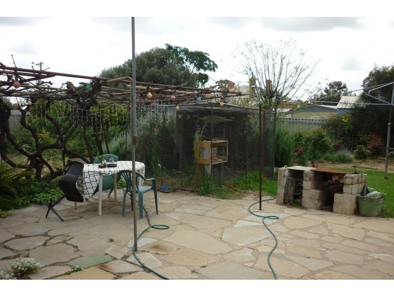 4 Ellis Road, Merredin WA 6415