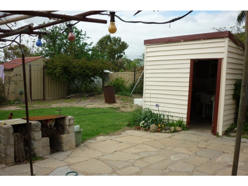 4 Ellis Road, Merredin WA 6415