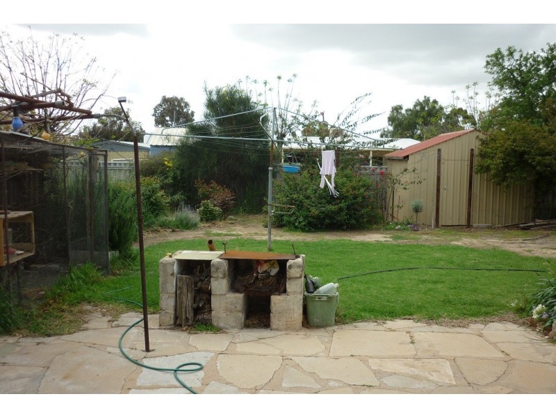 4 Ellis Road, Merredin WA 6415