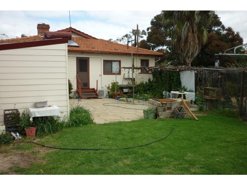 4 Ellis Road, Merredin WA 6415