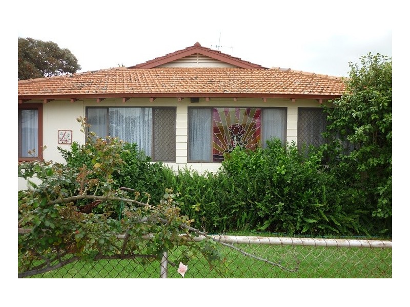 4 Ellis Road, Merredin WA 6415