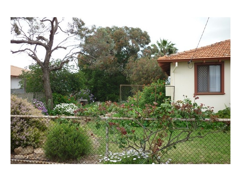 4 Ellis Road, Merredin WA 6415