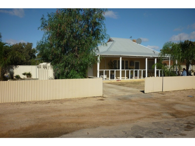 37 Growden Street, Merredin WA 6415