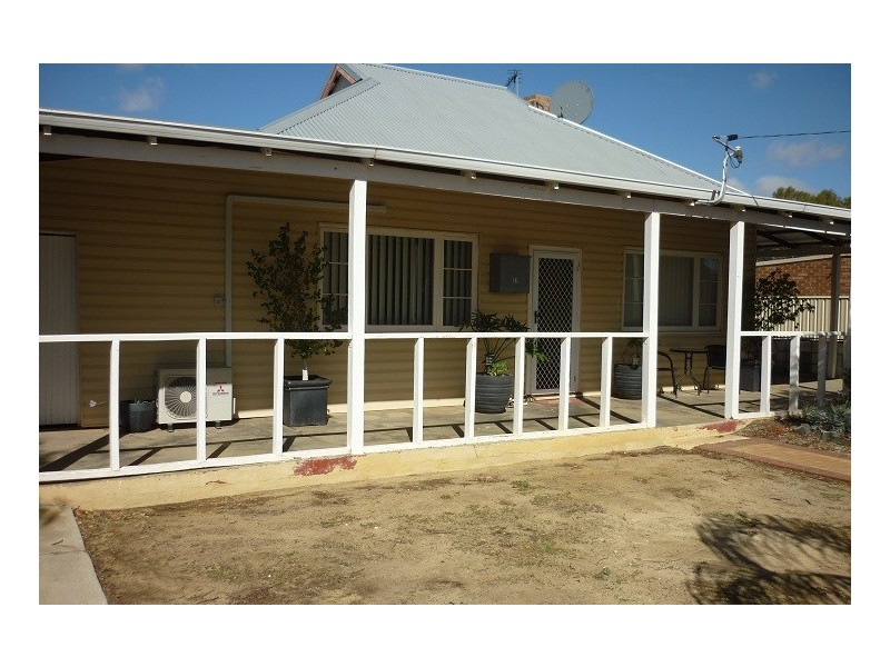 37 Growden Street, Merredin WA 6415