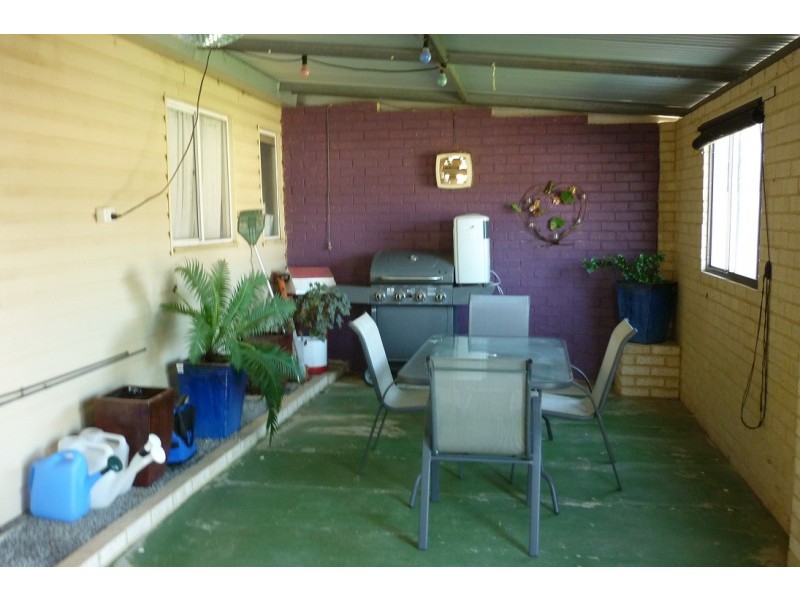 37 Growden Street, Merredin WA 6415