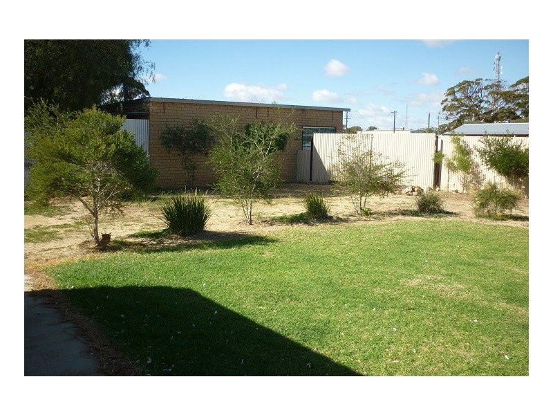 37 Growden Street, Merredin WA 6415