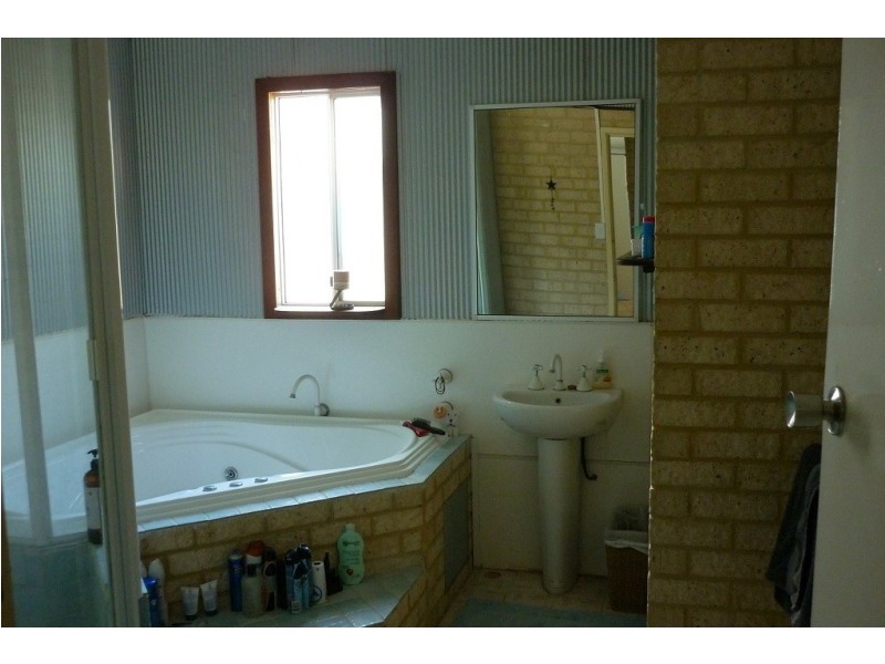37 Growden Street, Merredin WA 6415