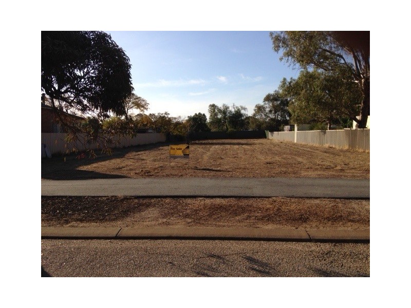 10 Kitchener Way, Merredin WA 6415