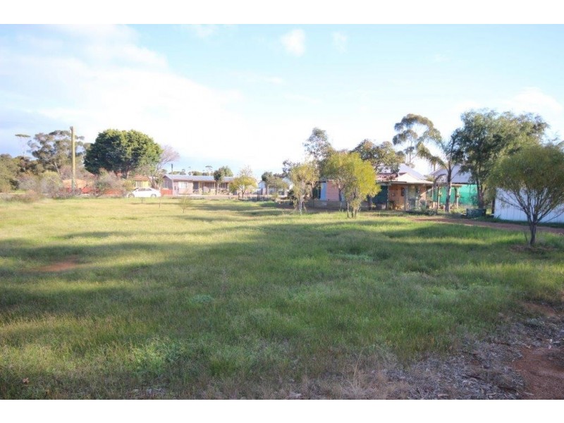 12 Taylor Street, Dumbleyung WA 6350