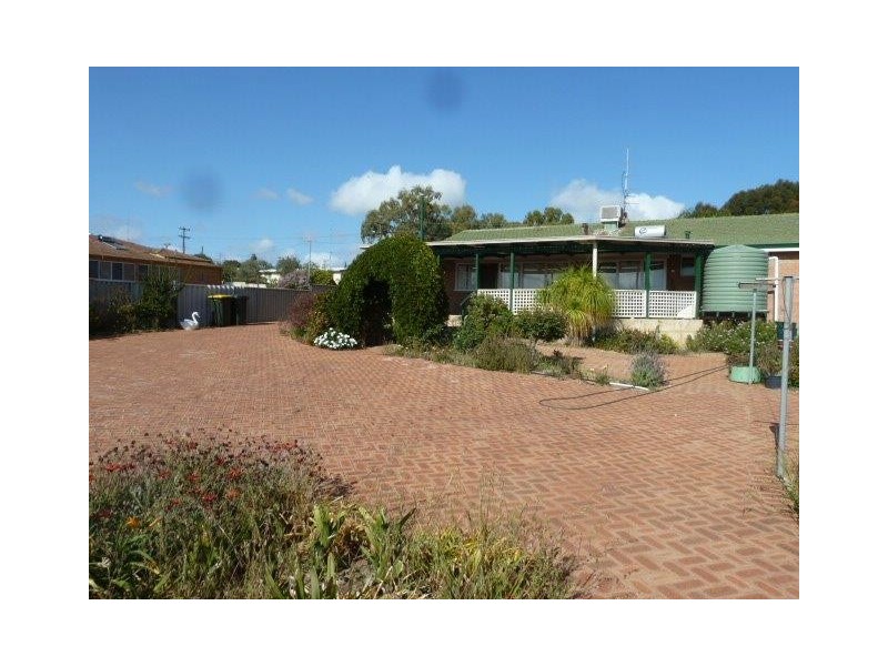 84 McLennan Street, Quairading WA 6383