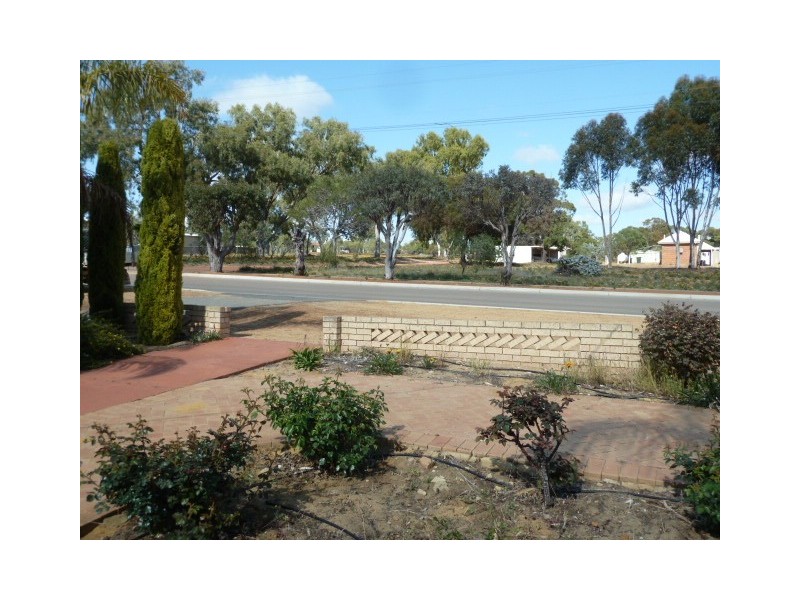 84 McLennan Street, Quairading WA 6383