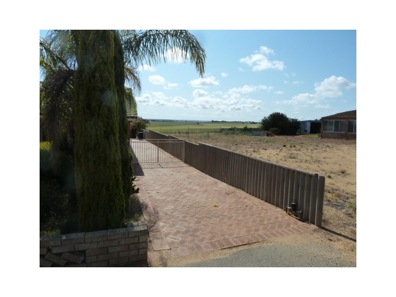 84 McLennan Street, Quairading WA 6383