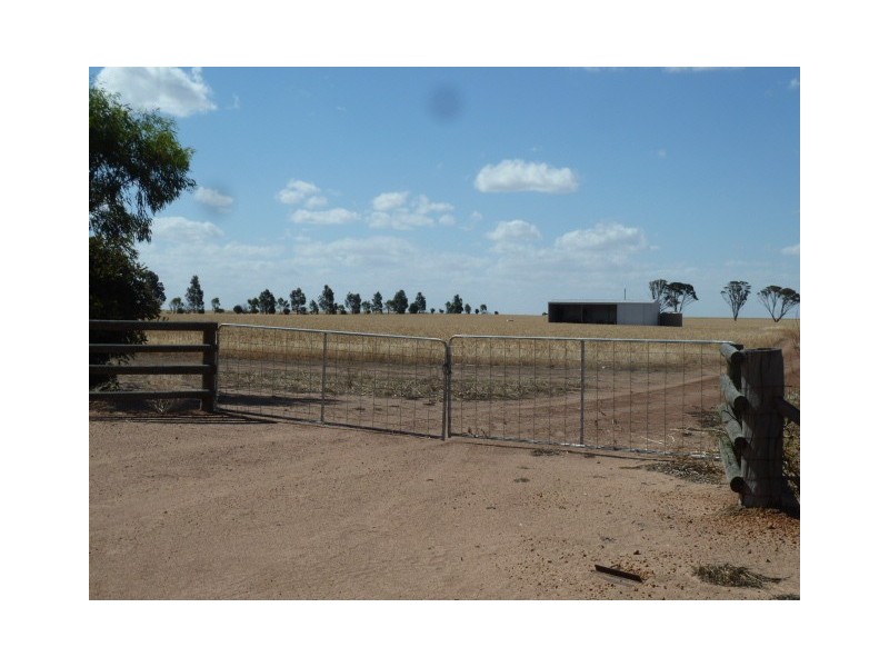 11 Brookton Highway, Corrigin WA 6375