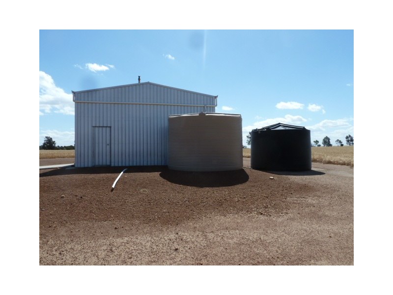 11 Brookton Highway, Corrigin WA 6375