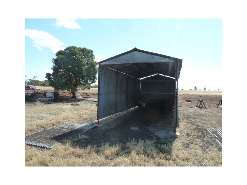 11 Brookton Highway, Corrigin WA 6375