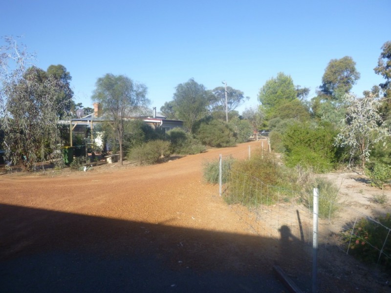 25 and 27 Wickepin Street, Wickepin WA 6370