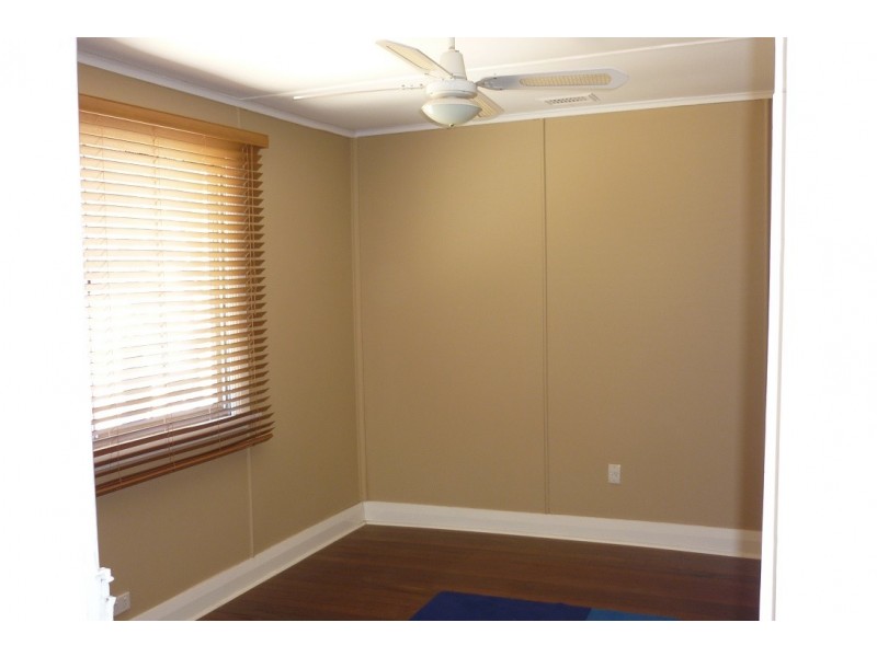 8 Ellis Road, Merredin WA 6415