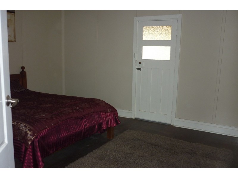 8 Ellis Road, Merredin WA 6415