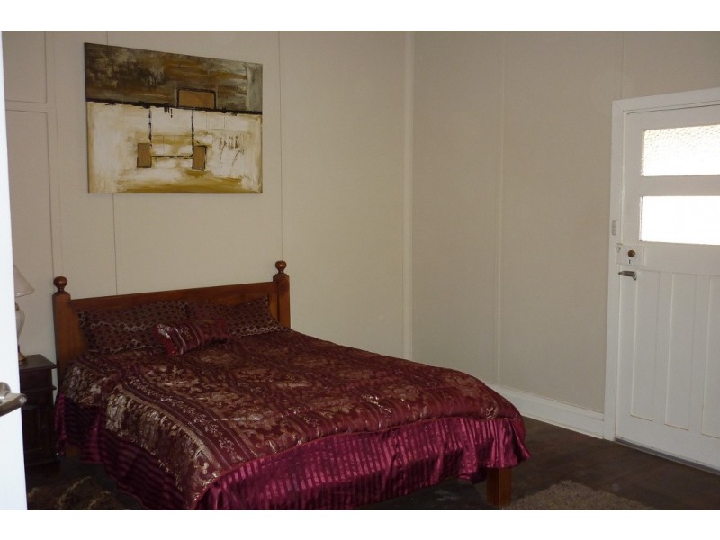 8 Ellis Road, Merredin WA 6415