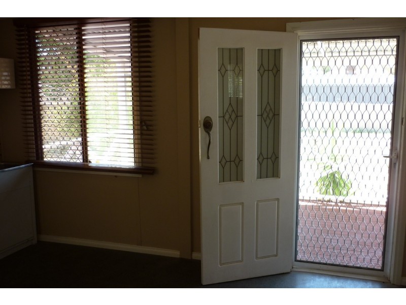 8 Ellis Road, Merredin WA 6415