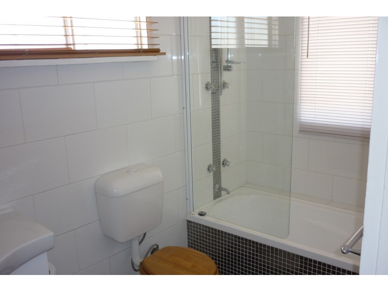 8 Ellis Road, Merredin WA 6415