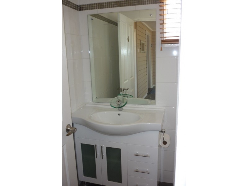 8 Ellis Road, Merredin WA 6415