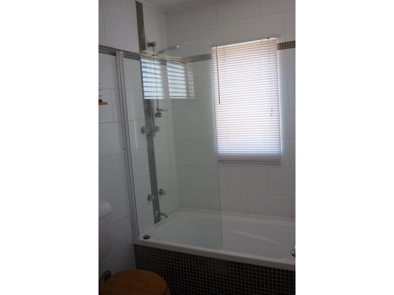 8 Ellis Road, Merredin WA 6415