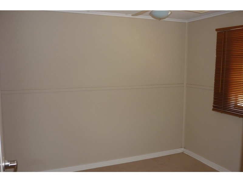 8 Ellis Road, Merredin WA 6415