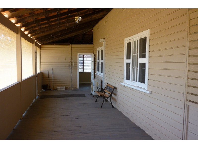 8 Ellis Road, Merredin WA 6415