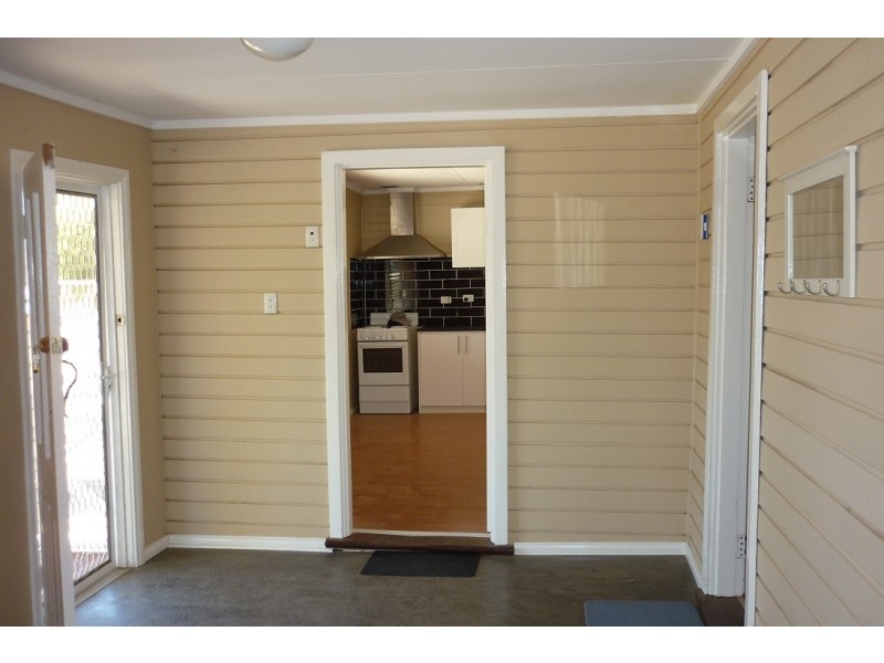 8 Ellis Road, Merredin WA 6415