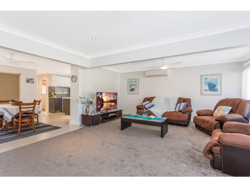 7 Anglers Drive, Bateau Bay NSW 2261