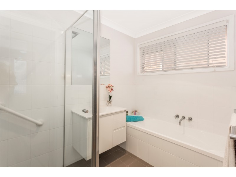 7 Anglers Drive, Bateau Bay NSW 2261