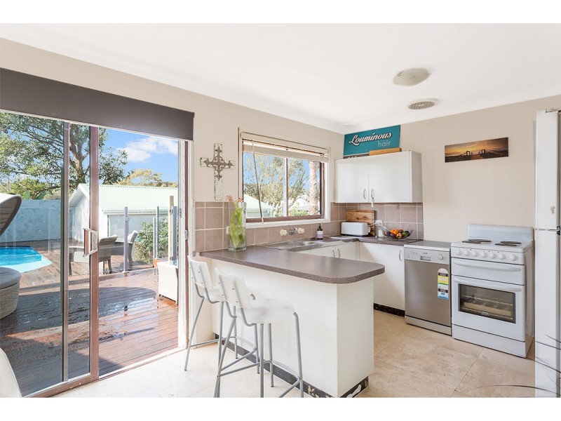 492 The Entrance Road, Bateau Bay NSW 2261