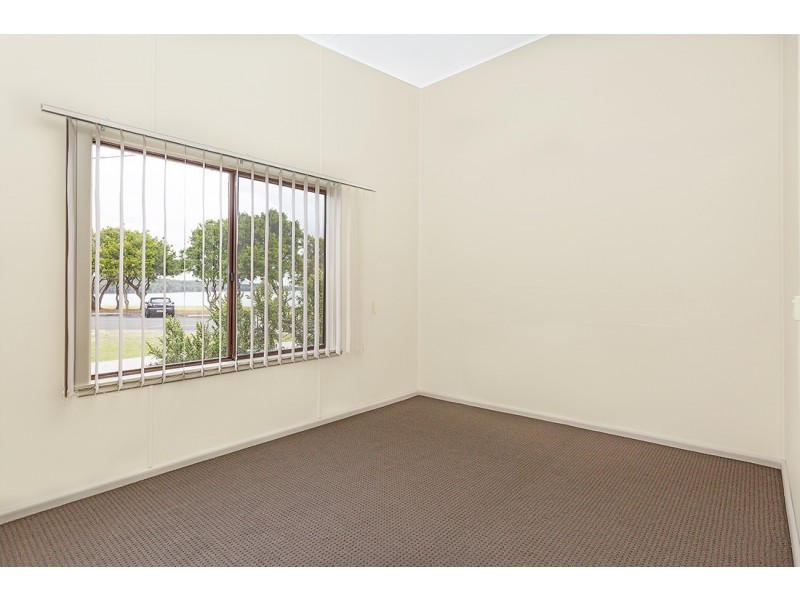 22 Beach Parade, Canton Beach NSW 2263
