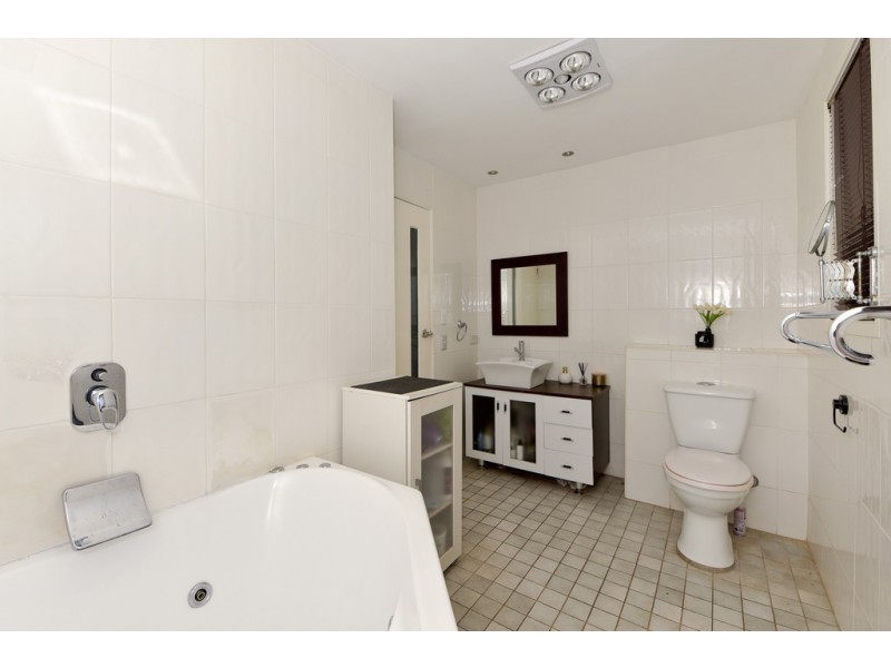 16 Cynthia Street, Bateau Bay NSW 2261