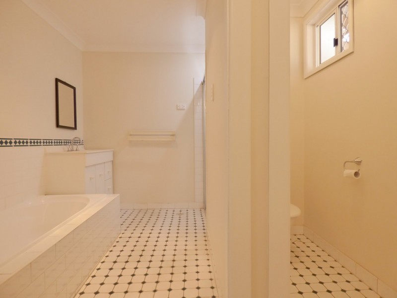 3 Hume Boulevard, Killarney Vale NSW 2261