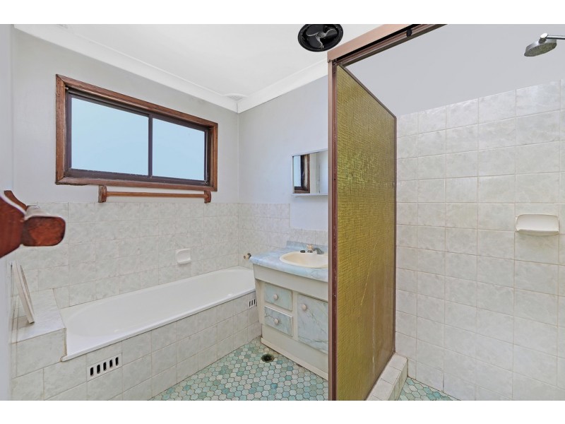 526 The Entrance Road, Bateau Bay NSW 2261