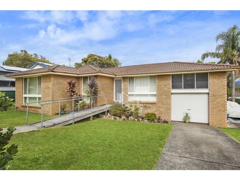 19 Premier Way, Bateau Bay NSW 2261
